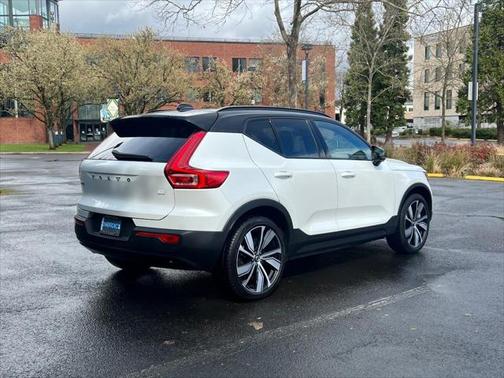 2022 Volvo XC40 Recharge Pure Electric P8 Twin Ultimate