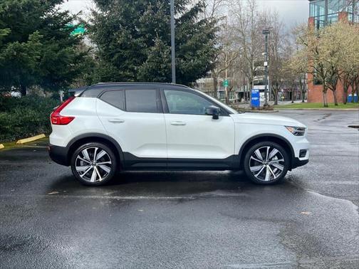 2022 Volvo XC40 Recharge Pure Electric P8 Twin Ultimate
