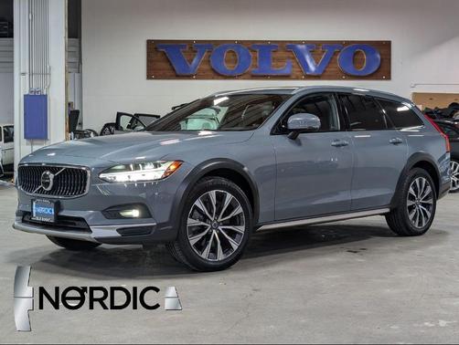 Thunder Grey Metallic 2022 Volvo V90 Cross Country B6