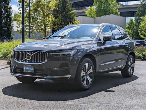 2023 Volvo XC60 Recharge Plug-In Hybrid T8 Plus Bright Theme