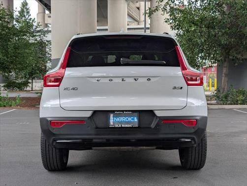 2025 Volvo XC40 B5 Plus Dark Theme