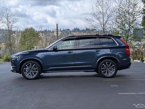2019 Volvo XC90 T6 Momentum