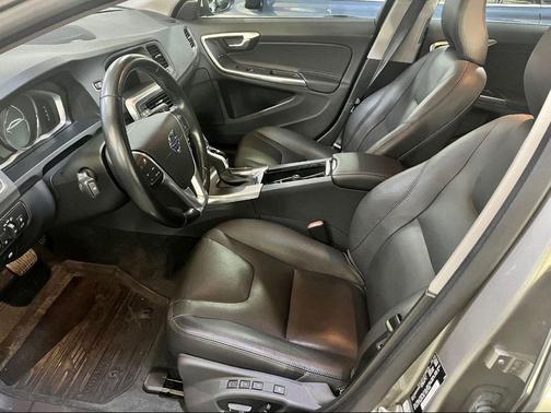 2015 Volvo V60 T5 Platinum