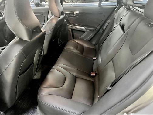 2015 Volvo V60 T5 Platinum