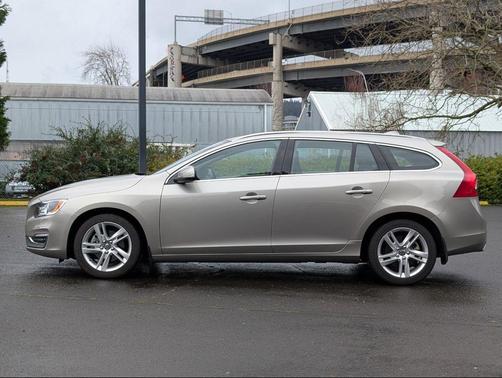 2015 Volvo V60 T5 Platinum