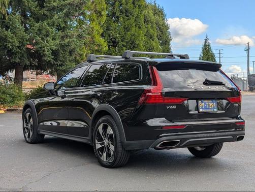 2020 Volvo V60 Cross Country T5