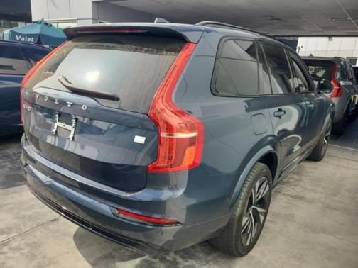 2023 Volvo XC90 Recharge Plug-In Hybrid T8 Plus Dark Theme 7-Seater