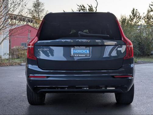 2023 Volvo XC90 Recharge Plug-In Hybrid T8 Plus Dark Theme 7-Seater