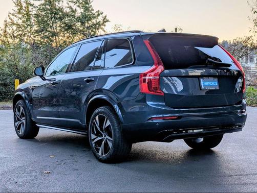 2023 Volvo XC90 Recharge Plug-In Hybrid T8 Plus Dark Theme 7-Seater