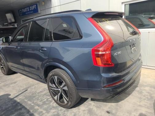 2023 Volvo XC90 Recharge Plug-In Hybrid T8 Plus Dark Theme 7-Seater