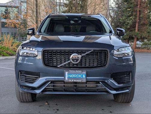 2023 Volvo XC90 Recharge Plug-In Hybrid T8 Plus Dark Theme 7-Seater