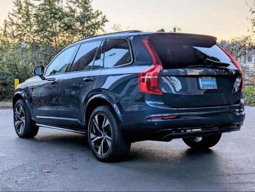 2023 Volvo XC90 Recharge Plug-In Hybrid T8 Plus Dark Theme 7-Seater
