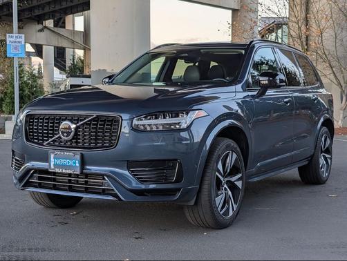 2023 Volvo XC90 Recharge Plug-In Hybrid T8 Plus Dark Theme 7-Seater