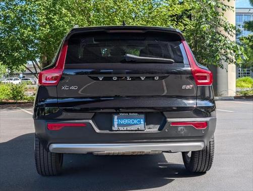 2025 Volvo XC40 B5 Plus Bright Theme