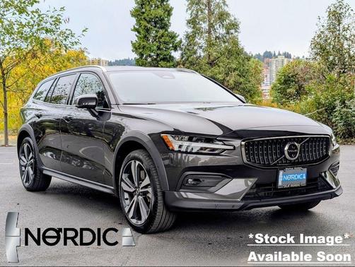 2025 Volvo V60 Cross Country Plus, B5 AWD Gas (mild hybrid)