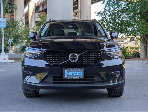 2025 Volvo XC40 B5 Plus Dark Theme