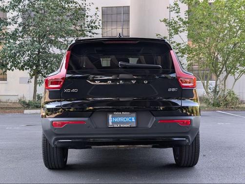2025 Volvo XC40 B5 Plus Dark Theme