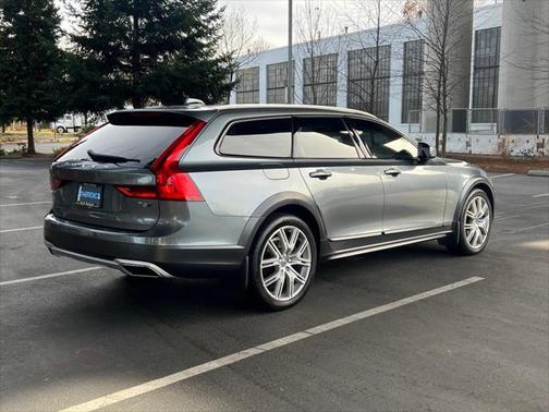 2017 Volvo V90 Cross Country T6