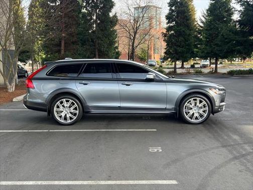 2017 Volvo V90 Cross Country T6