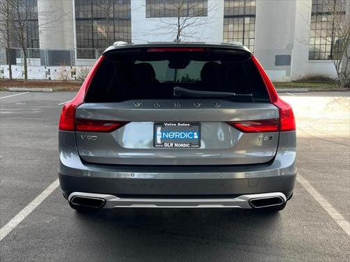 2017 Volvo V90 Cross Country T6
