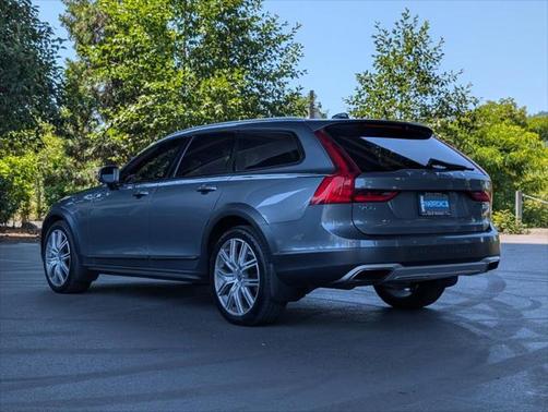 2017 Volvo V90 Cross Country T6