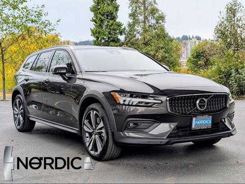 2025 Volvo V60 Cross Country B5 Plus