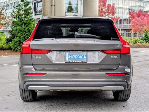 2025 Volvo V60 Cross Country B5 Plus