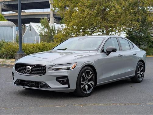 2025 Volvo S60 B5 Plus