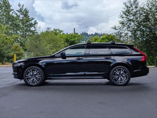 2017 Volvo V90 Cross Country T6