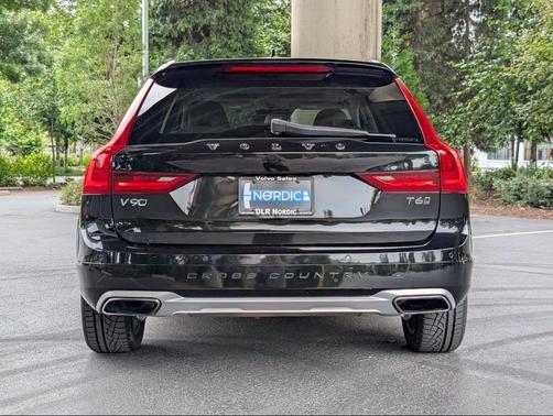 2017 Volvo V90 Cross Country T6