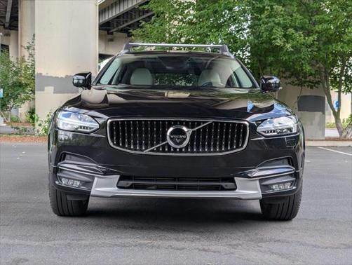 2017 Volvo V90 Cross Country T6