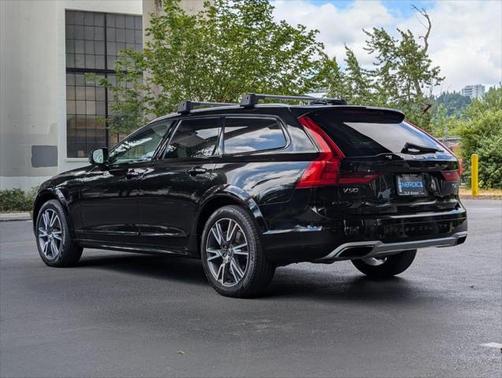 2017 Volvo V90 Cross Country T6