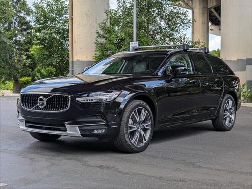 2017 Volvo V90 Cross Country T6