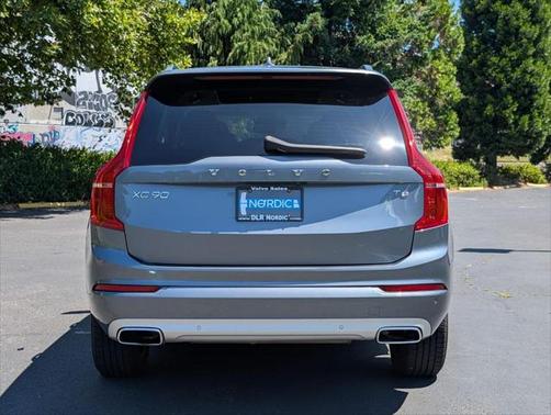 2020 Volvo XC90 T6 Momentum