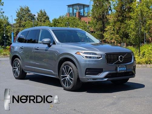 2020 Volvo XC90 T6 Momentum