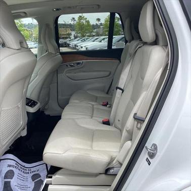 2022 Volvo XC90 T5 Momentum