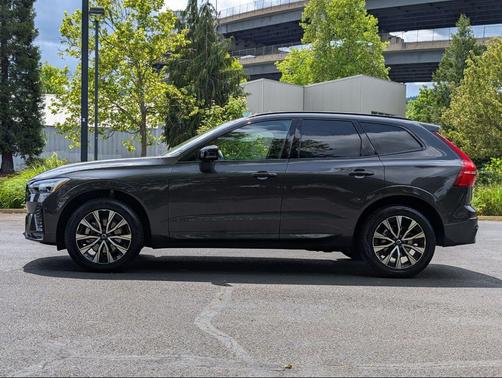 Platinum Grey Metallic 2025 Volvo XC60 B5 Plus