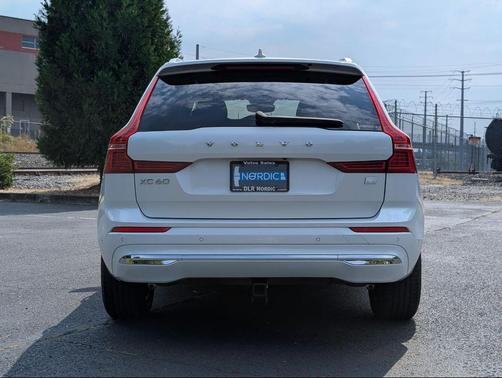 2022 Volvo XC60 Recharge Plug-In Hybrid T8 Inscription Expression