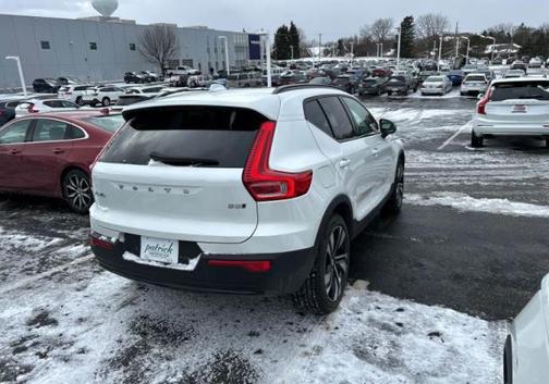 2023 Volvo XC40 B5 Ultimate Dark Theme