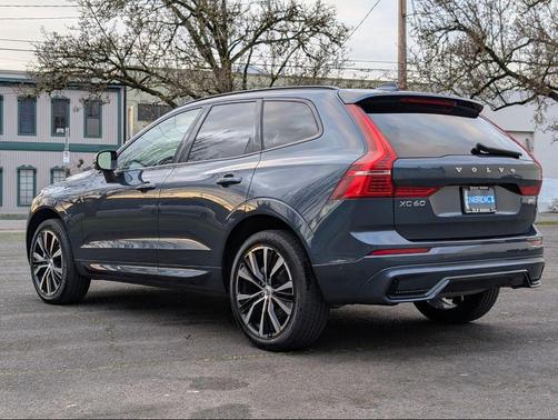 2025 Volvo XC60 B5 Plus