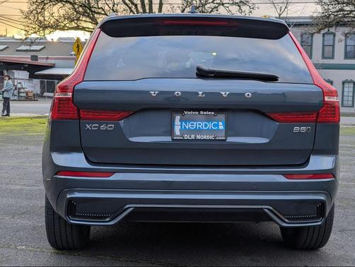 2025 Volvo XC60 B5 Plus