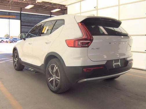2025 Volvo XC40 B5 Core Bright Theme