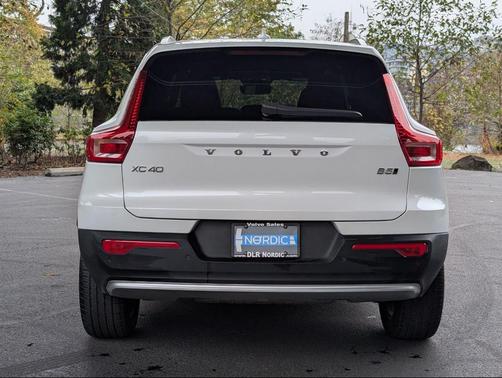 2025 Volvo XC40 B5 Core Bright Theme