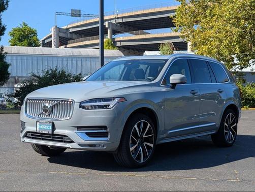 2024 Volvo XC90 B6 Plus Bright Theme 6-Seater