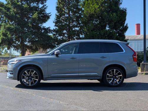 2024 Volvo XC90 B6 Plus Bright Theme 6-Seater