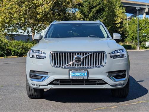 2024 Volvo XC90 B6 Plus Bright Theme 6-Seater