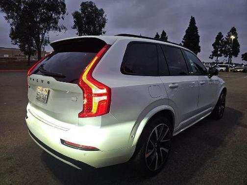 2023 Volvo XC90 Recharge Plug-In Hybrid T8 Ultimate Dark Theme 7-Seater