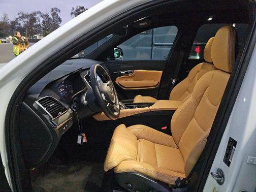 2023 Volvo XC90 Recharge Plug-In Hybrid T8 Ultimate Dark Theme 7-Seater