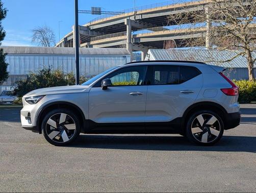 2024 Volvo XC40 Recharge Pure Electric Twin Plus