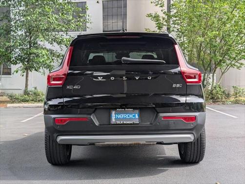 2025 Volvo XC40 B5 Core Bright Theme